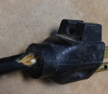 bhiiplus-plug-frayed.jpg Bhiiplus plug frayed